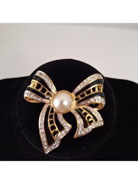 VTG BOW TIE BROOCH PIN BLACK ENAMEL RHINESTONE PEARL GOLD TONE COSTUME JEWELRY